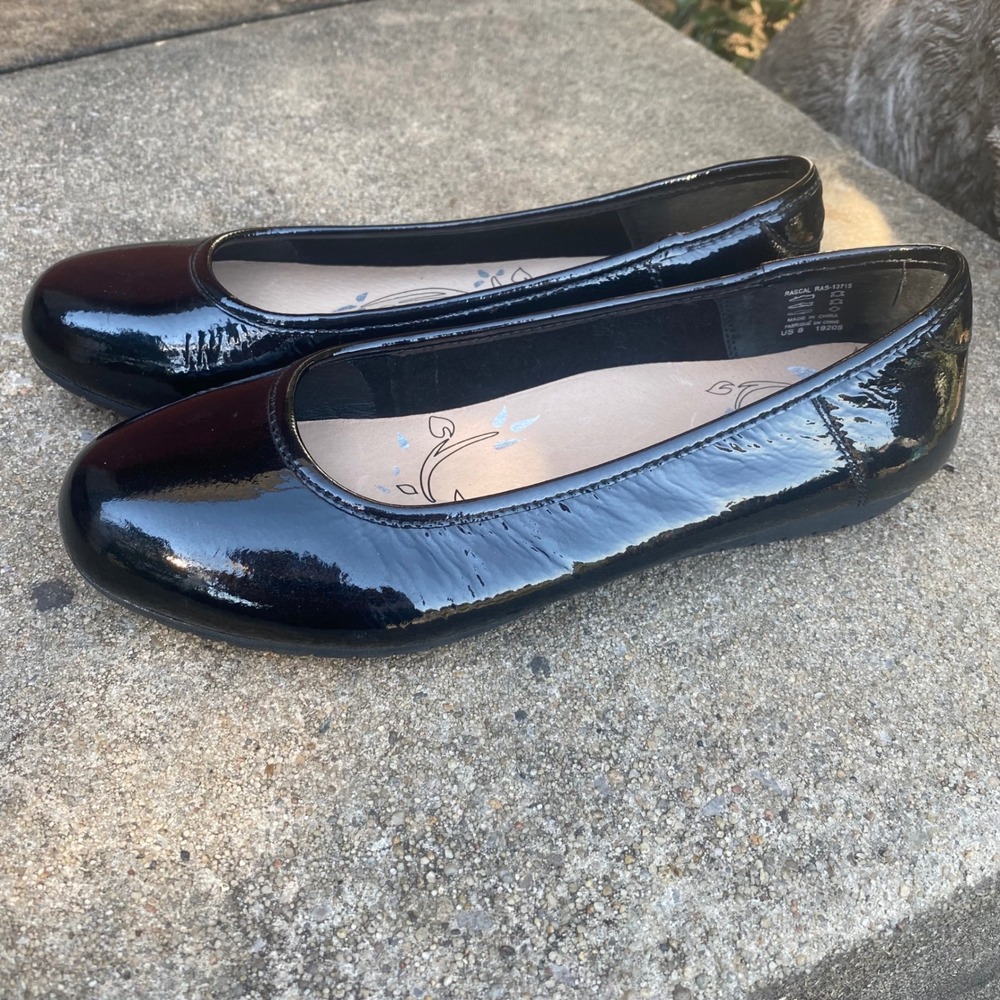 Taos Rascal Black Patent Leather Comfort Ballet Flats Shoes Size 8